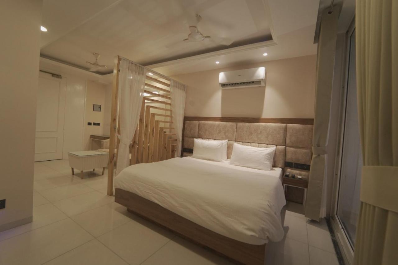 Myst Luxury Stays Zirakpur ภายนอก รูปภาพ