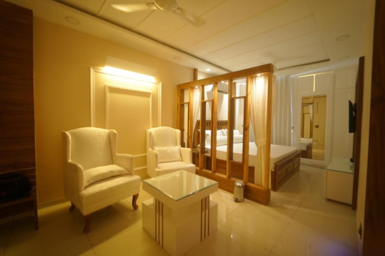 Myst Luxury Stays Zirakpur ภายนอก รูปภาพ