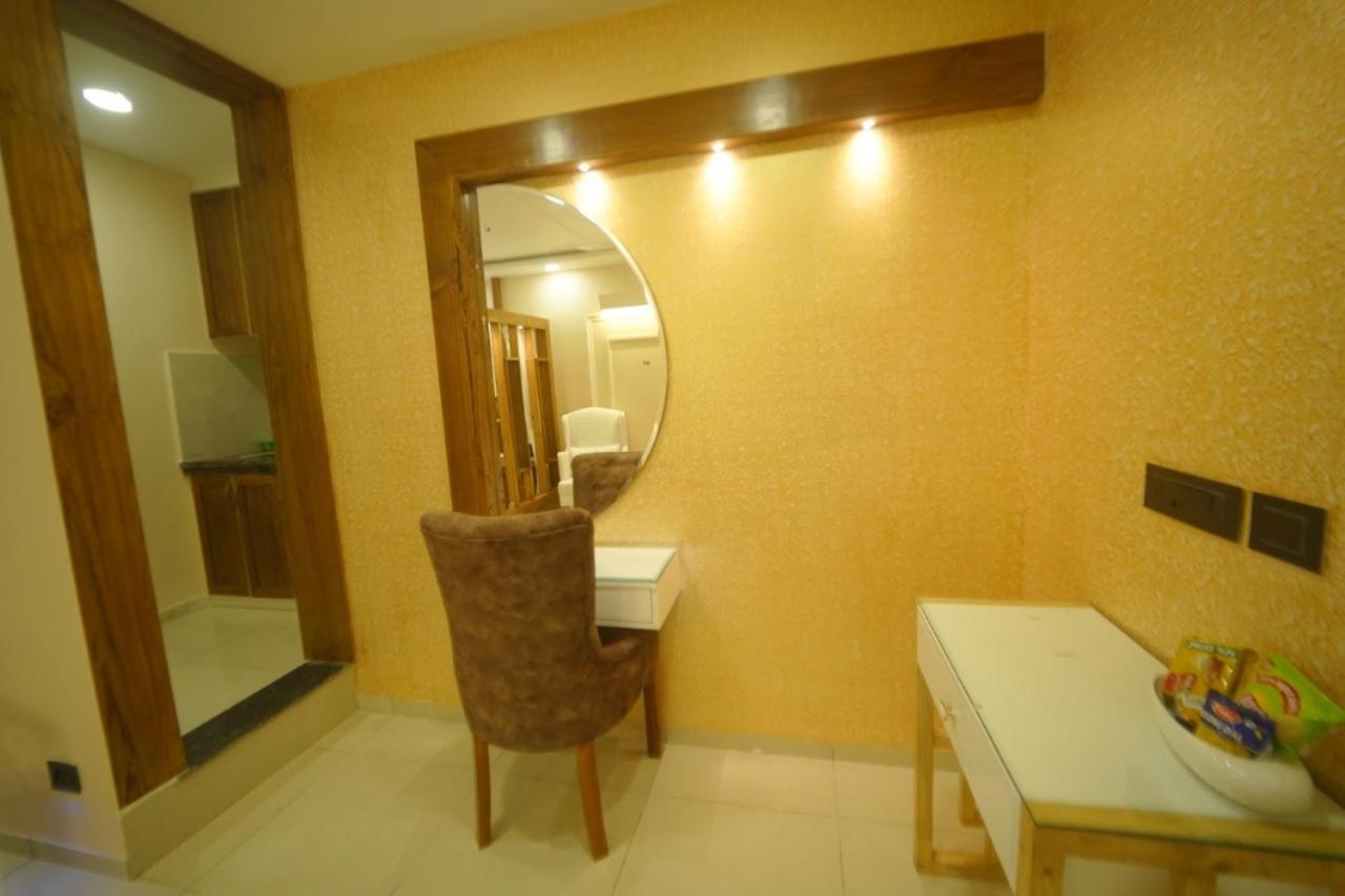Myst Luxury Stays Zirakpur ภายนอก รูปภาพ