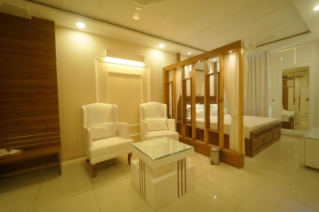 Myst Luxury Stays Zirakpur ภายนอก รูปภาพ
