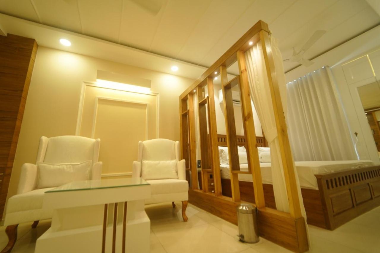 Myst Luxury Stays Zirakpur ภายนอก รูปภาพ