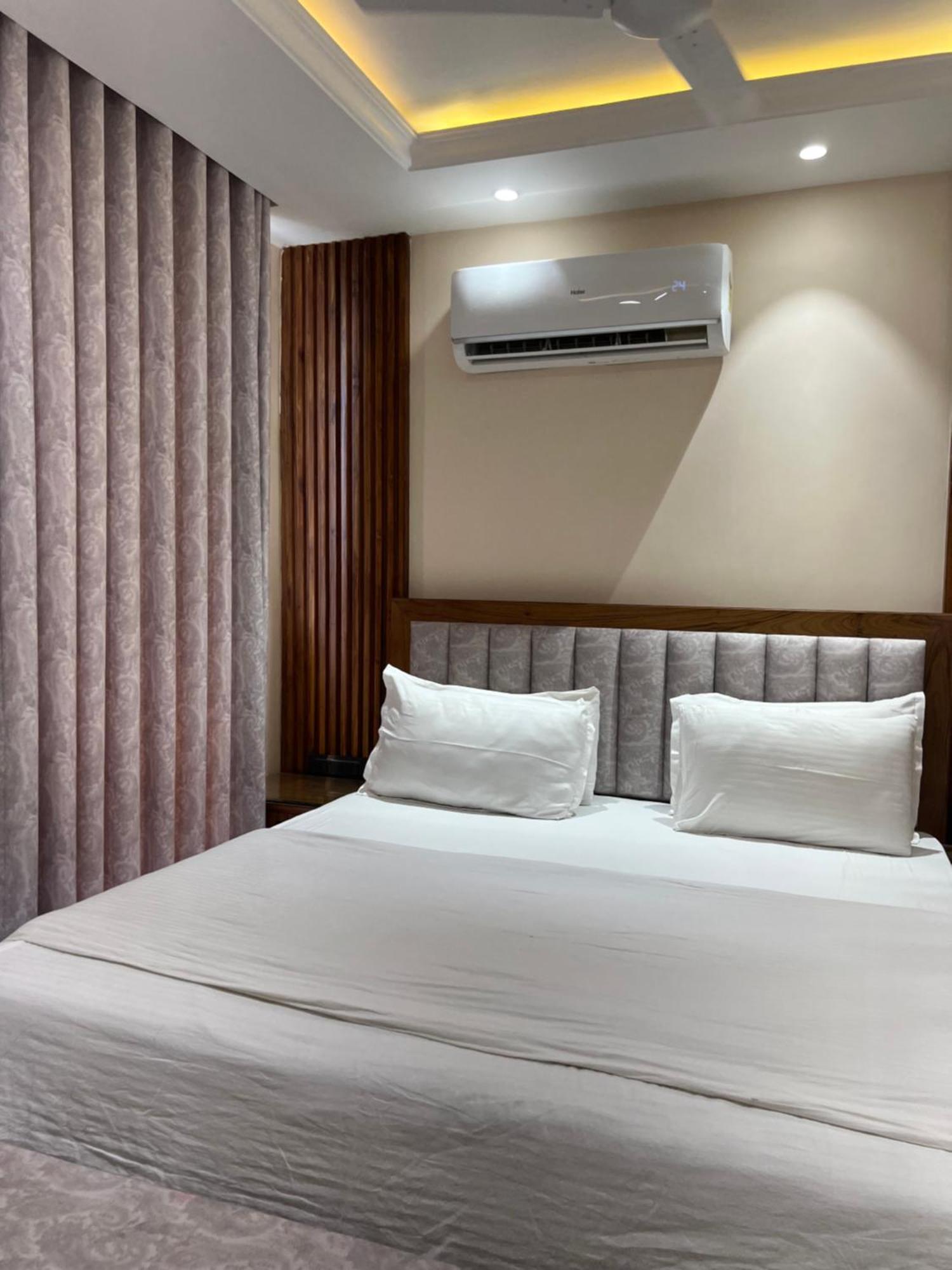 Myst Luxury Stays Zirakpur ภายนอก รูปภาพ